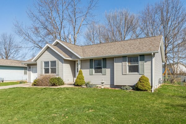 FOR SALE $165,000 in North Liberty - Open House Saturday 4/3/21 12-1:30pm
Private showings available until Monday morning - call/text 319-389-2580 FOR SALE $165,000 in North Liberty - Open House Saturday 4/3/21 12-1:30pm
Private showings available until Monday morning - call/text 319-389-2580