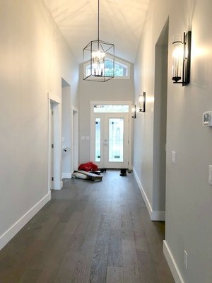 Painting Renovation - Painting work involves applying a coat of paint to surfaces, such as walls or furniture, to improve aesthetics or protect the material. It generally includes steps such as surface preparation, printing, and applying the chosen color or paint finish. The choice of paint type and technique depends on the surface and the desired result.