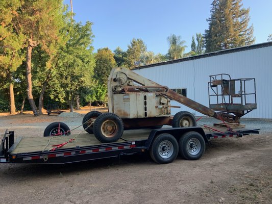 Transport equipment - This customer needed to get his man lift equipment to the shop for maintenance. Using our tilt trailer, we were able to make this transport an easy task. Transport equipment - This customer needed to get his man lift equipment to the shop for maintenance. Using our tilt trailer, we were able to make this transport an easy task.