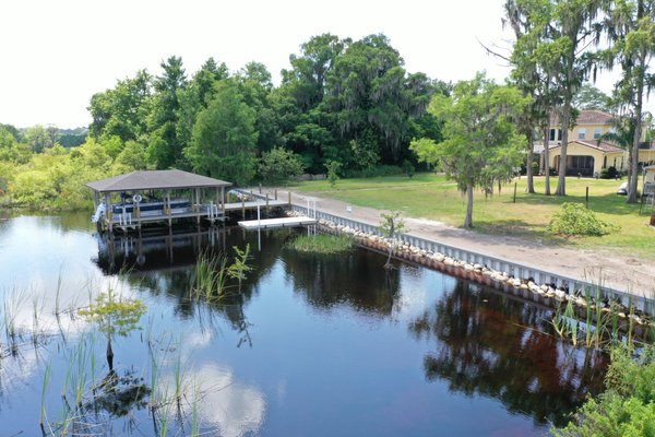 Seawall with Composite Cap - This is a seawall constructed on a composite decking cap. Seawall with Composite Cap - This is a seawall constructed on a composite decking cap.
