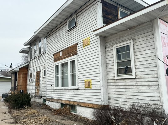 2024 Vinyl siding installation and upstairs windows - House as you could see was not in the best shape. Time to bring it back to life