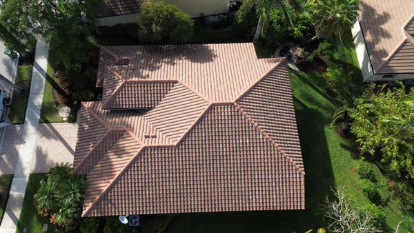 Eagle, Capistrano, Palm Beach Blend - Installing Eagle Tile, Capistrano Palm Beach Blend color. Eagle, Capistrano, Palm Beach Blend - Installing Eagle Tile, Capistrano Palm Beach Blend color.