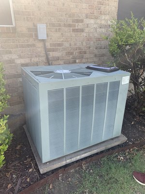 Air Conditioner change out - Heating and Air conditioner change out, removed old equipment and replaced it with brand new carrier heat pump system with 10 years warranty ! Air Conditioner change out - Heating and Air conditioner change out, removed old equipment and replaced it with brand new carrier heat pump system with 10 years warranty !