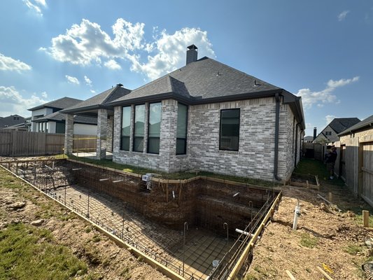 Installation of 6” gutters with 3x4 downspout - This job was done at a house that is having a pool built in the backyard, and the clients were having problems with water coming from the roof. We solved the problem by installing 6” gutters and 3x4 downspouts to provide good drainage.