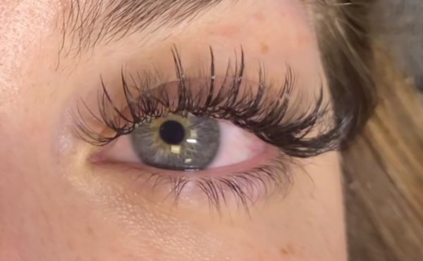 Eyelash Extension Styles - Here are some styles or eyelash extensions I have done on some beauties I have met since I opened my studio in September.