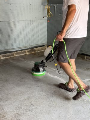 Our move-in and garage cleaning - We recently completed a move-in cleaning for this lovely home in Virginia Beach 
All surfaces were detailed — including a full garage wash using foam, pressure, and water systems for a deep clean finish!

At Bosphorus Cleaning, we don’t just wipe — we restore shine, inside and out.