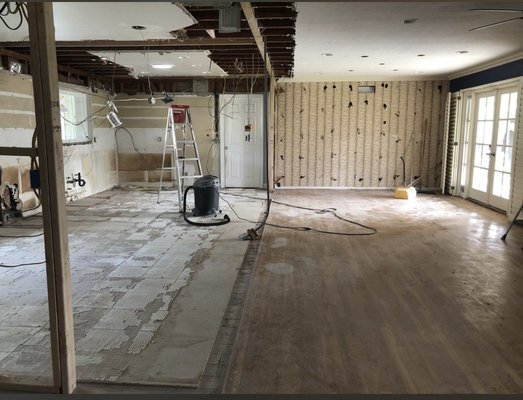 Open concept kitchen remodeling - This was and tremendous idea from the client 
He designed his own idea, we executed everything in the steps he ask for 
Thanks for the trust in this very competitive market
