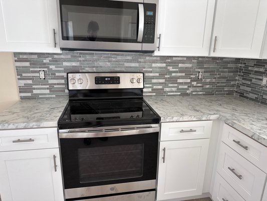 Back Splash - We added some back splash to the kitchen area to give the kitchen some more character! Back Splash - We added some back splash to the kitchen area to give the kitchen some more character!