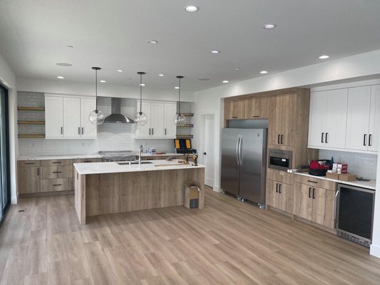 Fantastic kitchen - One of our custom kitchens. Nice, clean look and best materials!!! Fantastic kitchen - One of our custom kitchens. Nice, clean look and best materials!!!