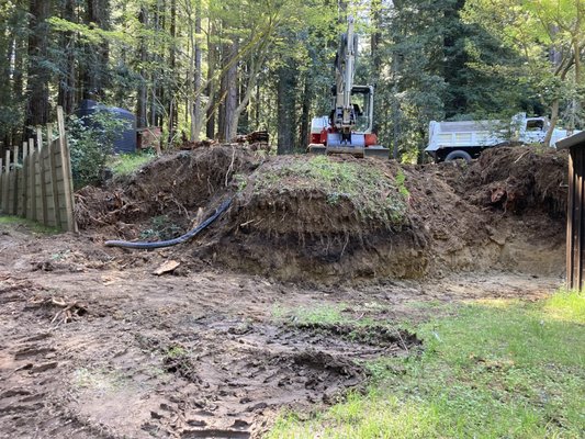 Occidental retaining wall - This is a soldier pile retaining wall with steel I-beams Occidental retaining wall - This is a soldier pile retaining wall with steel I-beams