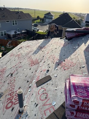 Crescent Street, Georgetown, TX Roof Replacement - Our team recently completed a full roof replacement for a homeowner on Crescent Street in Georgetown, TX.
The roof had sustained hail damage, and the homeowner had also noticed visible shingle granules collecting in the gutters, a common sign that the shingles were deteriorating and nearing the end of their service life. After a thorough inspection, our team recommended a full roof replacement. We removed the existing roofing materials and installed a new roof with Owens Corning shingles.
We appreciate this Georgetown homeowner trusting our team with their roof replacement! Crescent Street, Georgetown, TX Roof Replacement - Our team recently completed a full roof replacement for a homeowner on Crescent Street in Georgetown, TX.
The roof had sustained hail damage, and the homeowner had also noticed visible shingle granules collecting in the gutters, a common sign that the shingles were deteriorating and nearing the end of their service life. After a thorough inspection, our team recommended a full roof replacement. We removed the existing roofing materials and installed a new roof with Owens Corning shingles.
We appreciate this Georgetown homeowner trusting our team with their roof replacement!