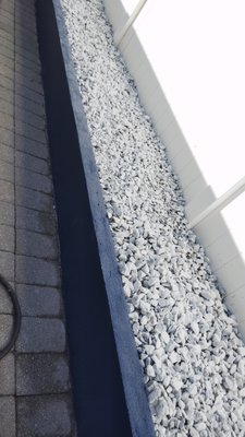 Barda de 140 pies - Se removió la tierra se realizó la barda de bloques, se relleno de tierra y luego re relleno de piedras