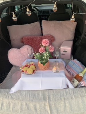 Picnic and Parties - Customizeable picnic in the park or at the beach where you co do just about anything with the set up. Want to paint? No problem. Want to have great food too? No problem. We customize the events we offer so you get exactly what you want!