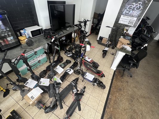 Personal Electric Scooter Repairs - E-MILE: The Electric Ride.
Have your personal electric scooter repaired with us!
Walk-in, or book online, or call & text!
We repair all scooter manufacturers & models