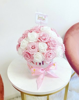 Preserved Roses Arrangements - Preserved roses are 100% real flowers that can last up to 3 years, without requiring any maintenance. Sweet Spot Arrangements works with the best quality, certified premium roses grown in the highlands of Ecuador. This allows Sweet Spot Arrangements to work with the best flowers, and to create unique and sophisticated arrangements. Preserved Roses Arrangements - Preserved roses are 100% real flowers that can last up to 3 years, without requiring any maintenance. Sweet Spot Arrangements works with the best quality, certified premium roses grown in the highlands of Ecuador. This allows Sweet Spot Arrangements to work with the best flowers, and to create unique and sophisticated arrangements.
