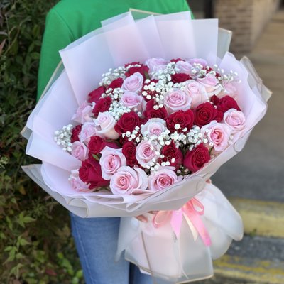 Infinite Love - Infinite Love is a stunning bouquet of premium roses designed for those who want to express infinite love and devotion in the most refined way. This romantic bouquet includes 50 fresh roses, harmoniously complemented by delicate accents of greenery and baby’s breath, to convey the depth and tenderness of your feelings. We offer Infinite Love in three options — with 50, 75, and 100 roses — allowing you to select the perfect floral arrangement for any occasion, whether it's an anniversary, Valentine’s Day, or another special moment.
This elegant bouquet makes the ideal gift for a loved one, adding a touch of luxury and beauty to your gesture of affection. The premium roses in this composition symbolize affection and romance, making Infinite Love the perfect choice for a gift that speaks louder than words. The unique design and harmonious tones turn this bouquet into a floral masterpiece, perfect for home decor and creating an atmosphere of warmth and comfort.
Order flower delivery in San Antonio, and our skilled florist will craft this symbol of tenderness and true love, ensuring that your gift becomes truly unforgettable. Infinite Love - Infinite Love is a stunning bouquet of premium roses designed for those who want to express infinite love and devotion in the most refined way. This romantic bouquet includes 50 fresh roses, harmoniously complemented by delicate accents of greenery and baby’s breath, to convey the depth and tenderness of your feelings. We offer Infinite Love in three options — with 50, 75, and 100 roses — allowing you to select the perfect floral arrangement for any occasion, whether it's an anniversary, Valentine’s Day, or another special moment.
This elegant bouquet makes the ideal gift for a loved one, adding a touch of luxury and beauty to your gesture of affection. The premium roses in this composition symbolize affection and romance, making Infinite Love the perfect choice for a gift that speaks louder than words. The unique design and harmonious tones turn this bouquet into a floral masterpiece, perfect for home decor and creating an atmosphere of warmth and comfort.
Order flower delivery in San Antonio, and our skilled florist will craft this symbol of tenderness and true love, ensuring that your gift becomes truly unforgettable.