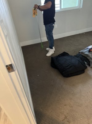 Washing walls and disinfecting so a new person can come to a new place. Move out clean. - Move out clean in perfection Washing walls and disinfecting so a new person can come to a new place. Move out clean. - Move out clean in perfection