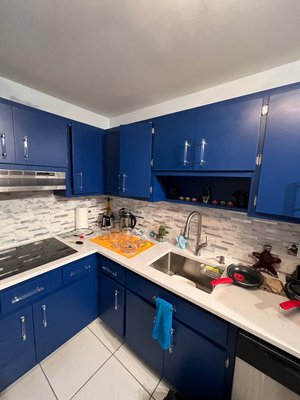 Kitchen Remodel 2024 Sunny Isles - We love challenging and creative projects and are willing to share one of them. It is a complete renovation of an old kitchen, relocating the electrics, replacing the plumbing, installing a drywall ceiling and installing backsplash tiles, 
The color was chosen by the customer, and in my opinion, it turned out very cool.
