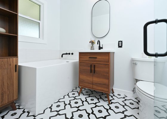 Bathroom Remodel in Arden Sacramento - After dreaming about it for 3 years, Susan in Arden Park, Sacramento finally has her dream bathroom – thanks to VL Tile! 
Why homeowners in Arden Park choose VL Tile:
Expert bathroom remodeling & tile installation
Clear timelines and honest pricing
Quality craftsmanship for lasting results
Local and trusted contractor with 5-star reviews