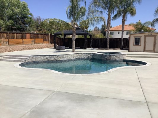 #2465 Omar/Moreno Valley - PEBBLE: Caribbean Blue. VENEER: Silver TILE: Onyx Cobalt #2465 Omar/Moreno Valley - PEBBLE: Caribbean Blue. VENEER: Silver TILE: Onyx Cobalt