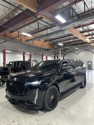 Escalade on new Forgiato Wheels - 𝑽𝑬𝑯𝑰𝑪𝑳𝑬
▪️Cadillac Escalade 
𝑾𝑯𝑬𝑬𝑳𝑺
▪️26” Forgiato Trimestre W/ Floating Caps
𝑻𝑰𝑹𝑬𝑺
▪️305/30R26 Lexani
𝑺𝑼𝑺𝑷𝑬𝑵𝑺𝑰𝑶𝑵
▪️Ghost Lowering Links
𝑪𝑼𝑺𝑻𝑶𝑴𝑰𝒁𝑨𝑻𝑰𝑶𝑵
▪️Tires, Wheels, Lowering and tint 

Contact us today for all your tire, wheel, repair and customization needs! (916) 883-8836

Financing Available! No Credit Needed!
To Apply Visit www.apextirepros.com