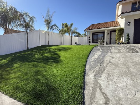 Moreno Valley Install - This fence was replaced due to old roughing wood customer chose to go with the maintenance free vinyl no rot no rust. Moreno Valley Install - This fence was replaced due to old roughing wood customer chose to go with the maintenance free vinyl no rot no rust.