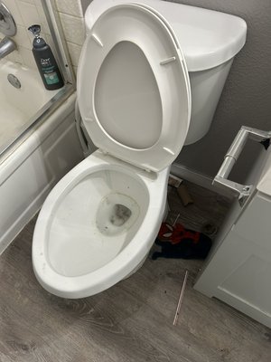 Move Out Cleaning - Our move-out bathroom service restores your space to a like-new condition. We deep clean showers, bathtubs, toilets, vanities, floors, vents, and grout, ensuring every surface is spotless. Ideal for securing deposits and leaving a polished final impression. Move Out Cleaning - Our move-out bathroom service restores your space to a like-new condition. We deep clean showers, bathtubs, toilets, vanities, floors, vents, and grout, ensuring every surface is spotless. Ideal for securing deposits and leaving a polished final impression.