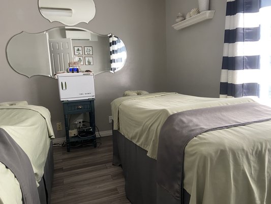 Large Parties No Problem - At Catalina Sea Spa, we believe that staying up to date with the latest trends in room decor is essential to providing our clients with an exceptional spa experience. That's why we are excited to announce that we have recently updated our treatment rooms, creating a modern and relaxing atmosphere that is sure to leave you feeling rejuvenated.
In addition to updating our treatment rooms, we have also doubled our capacity, allowing us to accommodate large parties of up to 8 people at once. Whether you're celebrating a special occasion or just want to spend some quality time with friends or family, we have the space to make it happen.
To ensure that you get the desired time for your group, we highly recommend booking ahead of time. However, if you find that you have a larger group than 8 people, don't worry! We offer the option to book a 2-hour block and go back-to-back, allowing you to enjoy our spa services at your own pace.
At Catalina Sea Spa, we are committed to providing you with the best possible spa experience. From our updated treatment rooms to our increased capacity, we strive to create a welcoming and relaxing environment that will leave you feeling pampered and refreshed. So, if you're looking to book a spa day for a group, look no further than Catalina Sea Spa. Large Parties No Problem - At Catalina Sea Spa, we believe that staying up to date with the latest trends in room decor is essential to providing our clients with an exceptional spa experience. That's why we are excited to announce that we have recently updated our treatment rooms, creating a modern and relaxing atmosphere that is sure to leave you feeling rejuvenated.
In addition to updating our treatment rooms, we have also doubled our capacity, allowing us to accommodate large parties of up to 8 people at once. Whether you're celebrating a special occasion or just want to spend some quality time with friends or family, we have the space to make it happen.
To ensure that you get the desired time for your group, we highly recommend booking ahead of time. However, if you find that you have a larger group than 8 people, don't worry! We offer the option to book a 2-hour block and go back-to-back, allowing you to enjoy our spa services at your own pace.
At Catalina Sea Spa, we are committed to providing you with the best possible spa experience. From our updated treatment rooms to our increased capacity, we strive to create a welcoming and relaxing environment that will leave you feeling pampered and refreshed. So, if you're looking to book a spa day for a group, look no further than Catalina Sea Spa.