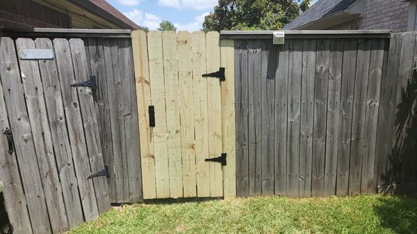 backyard fence door - Backyard fence door was replaced in 2 hours ,it does not jam anymore, homeowner very happy backyard fence door - Backyard fence door was replaced in 2 hours ,it does not jam anymore, homeowner very happy