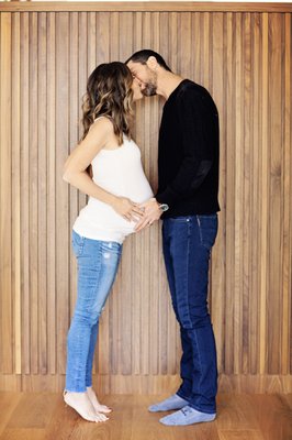 Maternity Photography - This is such a fleeting time and I love the moments I can capture of hope and expectation from parents, siblings and even furbabies before all the chaos that a new baby can bring. can