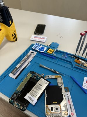 Samsung S6 Swollen Battery Replacement - When your phone's battery is swollen, it is essential to replace it as soon as possible. Not only does it decrease the battery life of your phone, but it can also cause severe damage to the screen. This is because the swollen battery pushes the screen out of the frame, which can lead to a broken LCD. A broken LCD is the worst thing that can happen to your phone, so it is crucial to address any swollen batteries immediately. Samsung S6 Swollen Battery Replacement - When your phone's battery is swollen, it is essential to replace it as soon as possible. Not only does it decrease the battery life of your phone, but it can also cause severe damage to the screen. This is because the swollen battery pushes the screen out of the frame, which can lead to a broken LCD. A broken LCD is the worst thing that can happen to your phone, so it is crucial to address any swollen batteries immediately.
