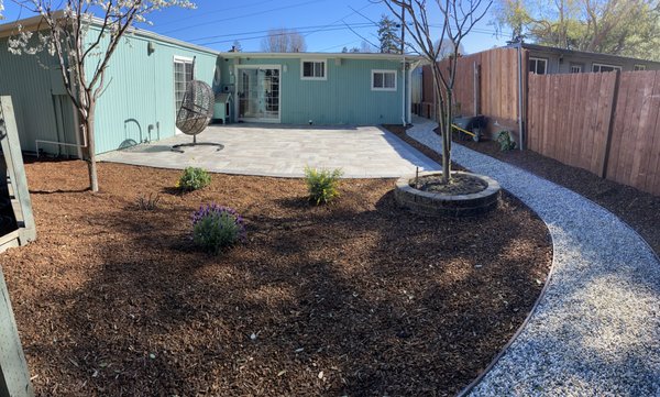 El Sobrante Redesign 2022 - $65,000 redesign in El Sobrante CA
New paver patio 'Berlgard Versailles', firbark mulch and some new plants, with irrigation, +70 feet of new fence, +50 feet of metal anti-deer fence