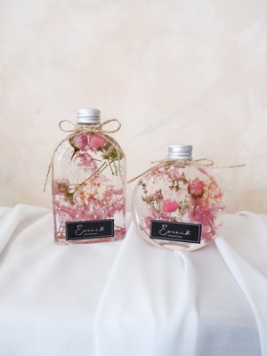 Floral Herbarium - Here at Eveni I wish to deliver to you a sense of calm and happiness with my Herbariums. When you feel sad or tired, I hope they can alleviate your stress, lift up your spirit and smooth out your agitation and apprehension.