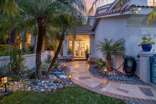 Airbnb photography at twilight - Wrapped up a shoot at this incredible Tiki themed STR property! As a Real Estate Media Specialist, I love capturing the glow from torches in photos. Do you feel the wanderlust?