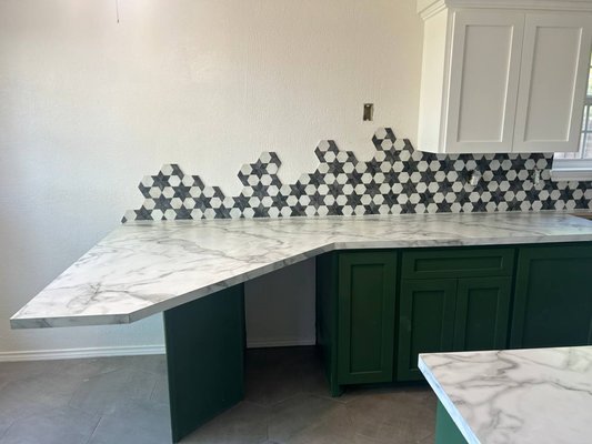 Kitchen tile - On this beautiful kitchen we worked only with a tile (floor and a backsplash). Customer chose an artistic style for her hexagonal tile. Looks interesting Kitchen tile - On this beautiful kitchen we worked only with a tile (floor and a backsplash). Customer chose an artistic style for her hexagonal tile. Looks interesting