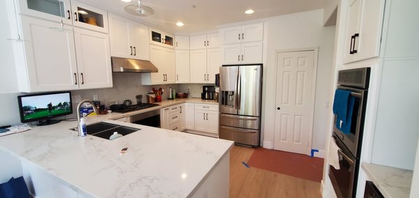 Kitchen, Flooring and Fireplace Remodeling - This kitchen remodeling was completed in 2023. The kitchen was completely removed and new kitchen and countertops, sink, faucet, backsplask, morowaive, Cabinet handles and setting area was installed with this new kitchek.