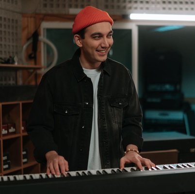 Joey L. Winner of "Best in State" age 16 - At age 16 student swept multiple 1st chair at Westlake High, to Regional winner to Best in state for Jazz Piano Performance.
Today Joey is a successful touring artist and composer.