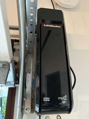 Sidemount liftmaster motor . - Liftmaster Sidemount garage door opener.
Comes with WiFi control and automatic lock.
Quiet and convenient. Sidemount liftmaster motor . - Liftmaster Sidemount garage door opener.
Comes with WiFi control and automatic lock.
Quiet and convenient.