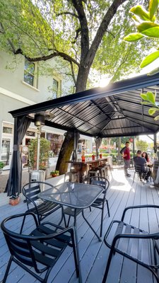 Wines - Come in today and experience the convenience of our indoor and outdoor seating. The Lounge is easily accessible, located in the Downtown Healdsburg Plaza Square. Relish the comfort and ease of our prime position on the square. Wines - Come in today and experience the convenience of our indoor and outdoor seating. The Lounge is easily accessible, located in the Downtown Healdsburg Plaza Square. Relish the comfort and ease of our prime position on the square.