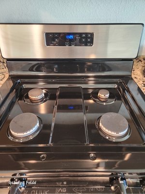 Moved out home cleaning - cleaning out microwave and stovetop before and after. Moved out home cleaning - cleaning out microwave and stovetop before and after.