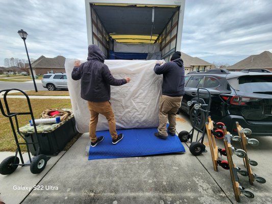 🏅Movers that are Skilled in Their Trade🏅 - With over 17 years of experience, we have moved countless families and businesses. Our team of expert movers ensures that every move is stress-free and efficient. 🏅Movers that are Skilled in Their Trade🏅 - With over 17 years of experience, we have moved countless families and businesses. Our team of expert movers ensures that every move is stress-free and efficient.