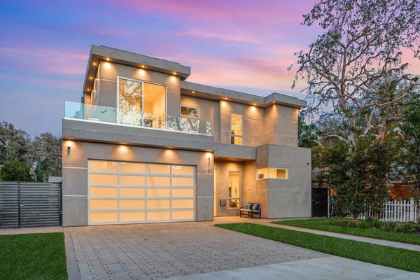 Teesdale - This house is a new build in studio city. modern style house Teesdale - This house is a new build in studio city. modern style house