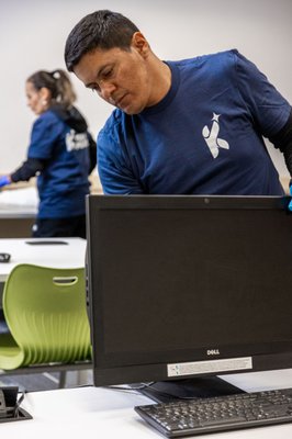 Corporate Offices - Experience quality, affordability, and flexibility with The Key People. Our dedicated team of office cleaning contractors has established a reputation for delivering consistent, top-notch cleaning services in the Denver metro area. We pride ourselves on sparkling clean offices and exceptional customer service.
We understand the importance of a clean and orderly work environment for both employees and visitors. That’s why we offer customizable programs tailored to your company’s unique needs. Corporate Offices - Experience quality, affordability, and flexibility with The Key People. Our dedicated team of office cleaning contractors has established a reputation for delivering consistent, top-notch cleaning services in the Denver metro area. We pride ourselves on sparkling clean offices and exceptional customer service.
We understand the importance of a clean and orderly work environment for both employees and visitors. That’s why we offer customizable programs tailored to your company’s unique needs.