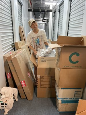 Strorage Unit - This decluttering session was remarkably efficient! My client and I tackled a packed storage unit spanning three generations of belongings. Within just four hours, we sifted through numerous paintings, photos, dishes, and personal items. Ultimately, she chose to keep only what's shown in the picture!