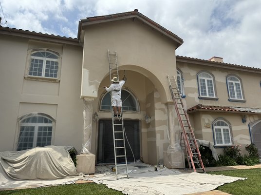 Exterior Painting - We offer exterior painting at Pro Painting LA. Call us for a free estimate!