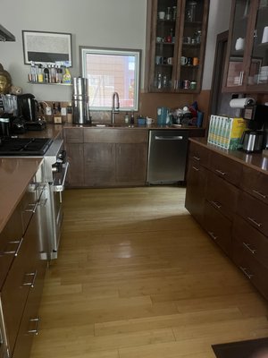 Kitchen Cleaning - Let Urban Glow Cleaning take care of all your residential and office cleanup needs. All plant base products are used for a sparkling clean you’ll love. Kitchen Cleaning - Let Urban Glow Cleaning take care of all your residential and office cleanup needs. All plant base products are used for a sparkling clean you’ll love.