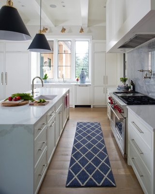 New house in Denver - The new house is located in Denver. Only the best materials have been used for the countertops - natural marble and white engineered quartz