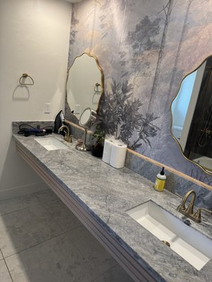 Bathroom cleaning - This was a fairly large house with three bathrooms. Everything was beautiful and high-end. The work took us 3 hours. Bathroom cleaning - This was a fairly large house with three bathrooms. Everything was beautiful and high-end. The work took us 3 hours.