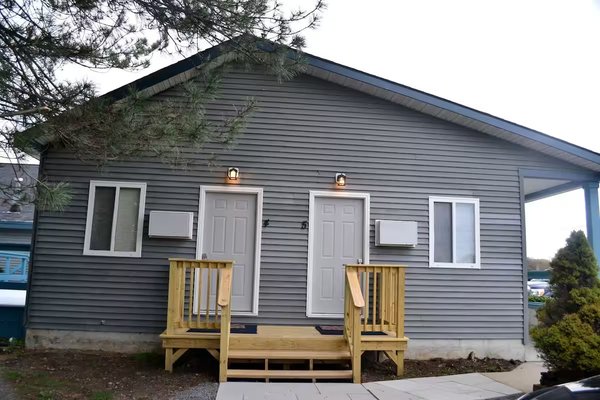Lodging - Rural retreat offers peaceful garden setting, flavorful Fusion cuisine, and professional event spaces with staff who understand what travelers need