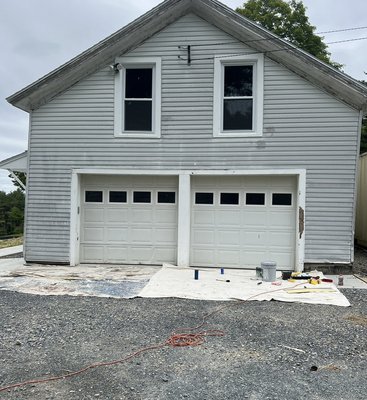 Aluminum Garage Face before and after photos - This was just a a little rehab for a garage addition that had a face of aluminum siding different from the rest of the house, fixed and painted the facia boards as well as the soffit and we can see that unforgiving white came out beautifully!
